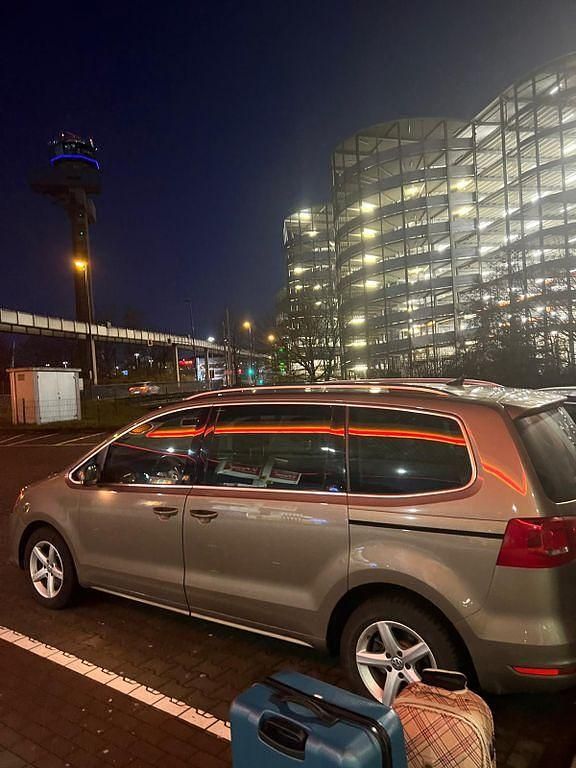 Gebraucht VW Sharan Highline 177 PS (130 kW) 2015 Gold Van / Kleinbus