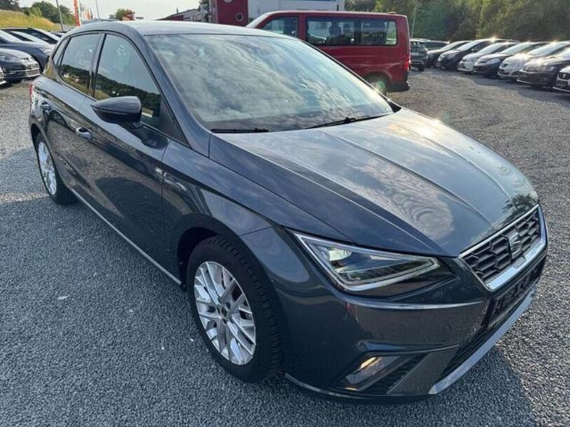 Grau Gebraucht 2024 Seat Ibiza FR Limousine | 19.759 € (Fairer Preis) - Bild 1/4