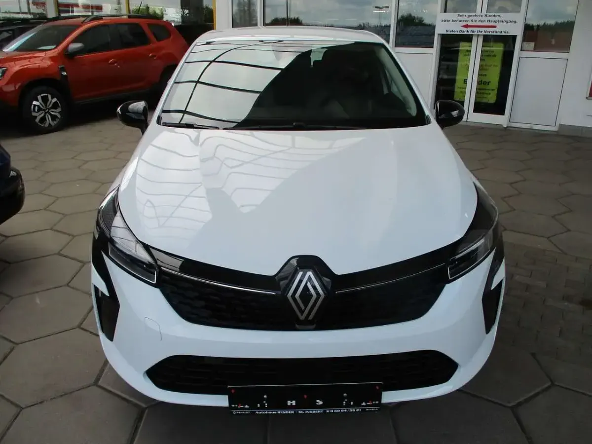 Begagnad Renault Clio V Evolution 91 HK (66 kW) 2024 Vit Halvkombi