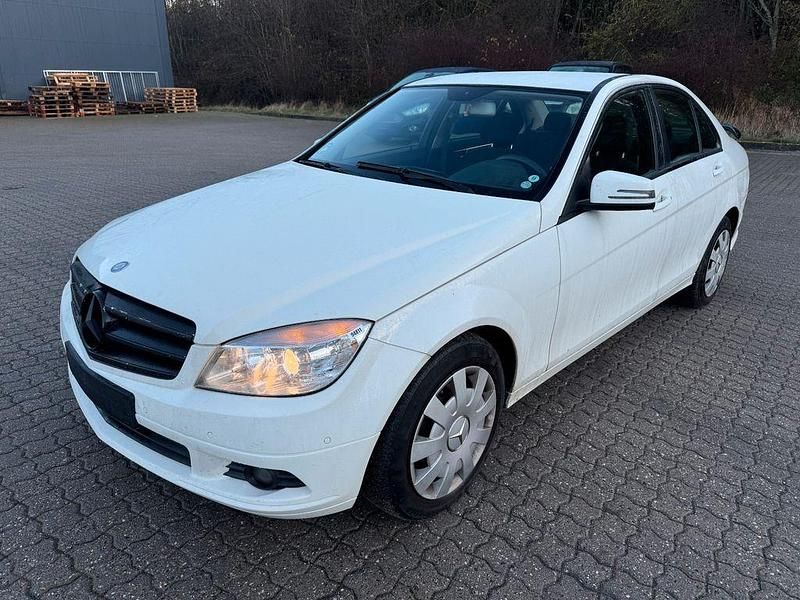 Weiß Gebraucht 2010 Mercedes C200 Limousine | 3.100 € (Superpreis) - Bild 1/4