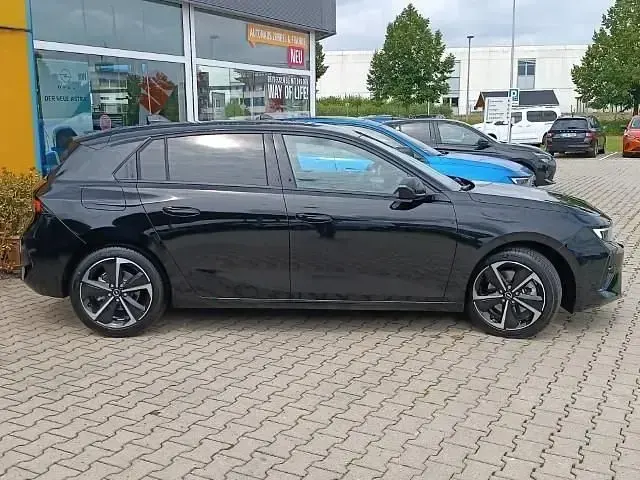 Gebraucht Opel Astra 145 PS (106 kW) 2024 Schwarz Kleinwagen