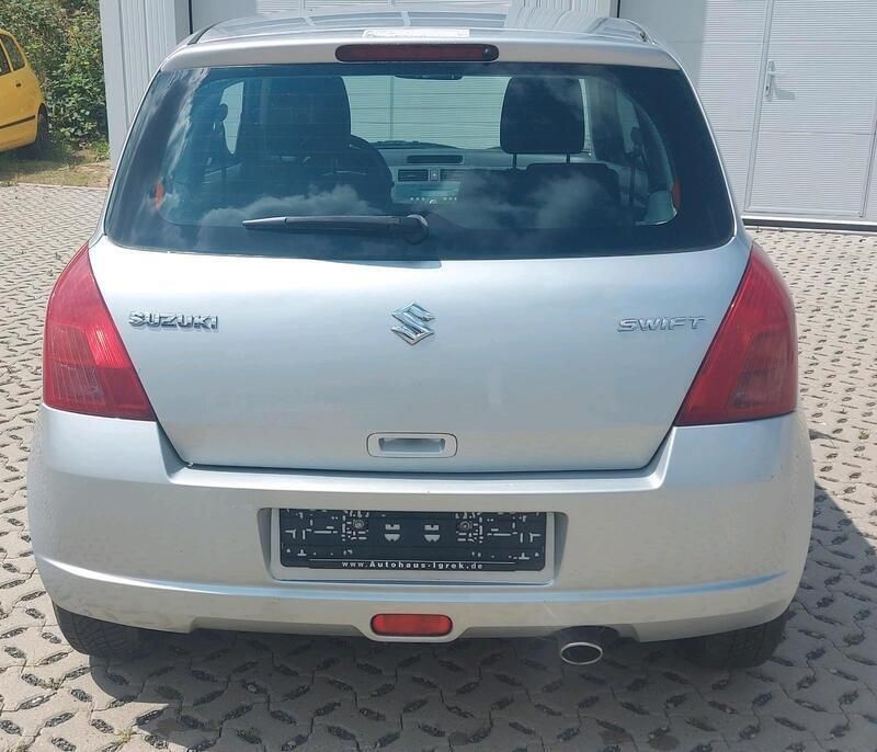 Silber Gebraucht 2005 Suzuki Swift Kleinwagen | 2.000 € (Fairer Preis) - Bild 1/4