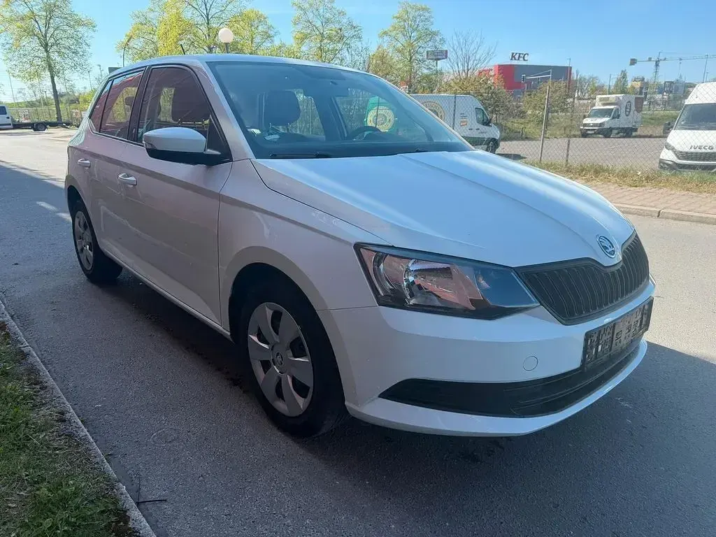 Używany Skoda Fabia Cool Plus 75 KM (55 kW) 2018 Biały Sedan/Limuzyna