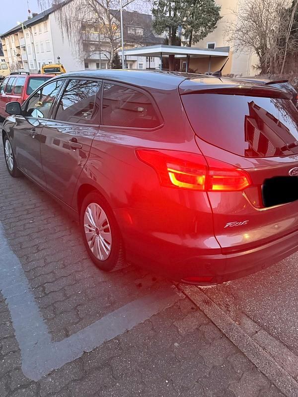 Gebraucht Ford Focus 120 PS (88 kW) 2015 Schwarz Kombi