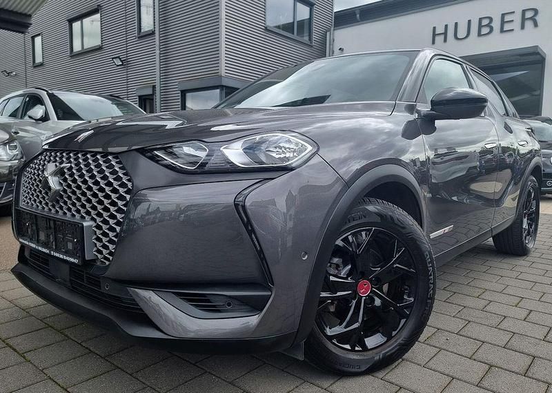 Grau Gebraucht 2020 DS Automobiles DS3 Crossback E-Tense Performance SUV | 13.990 € (Superpreis) - Bild 1/4