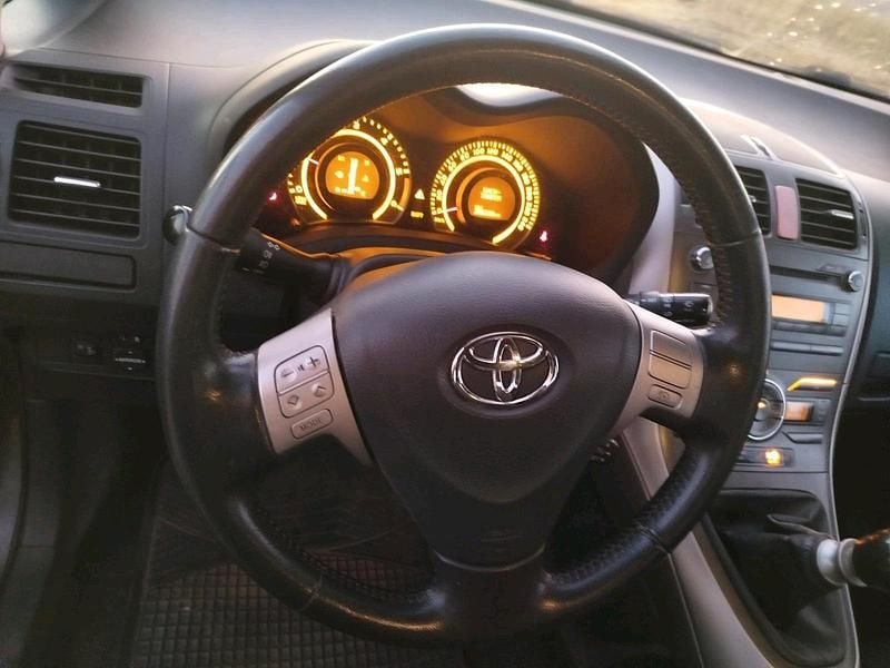 Gebraucht Toyota Auris 126 PS (92 kW) 2008 Grau Kleinwagen