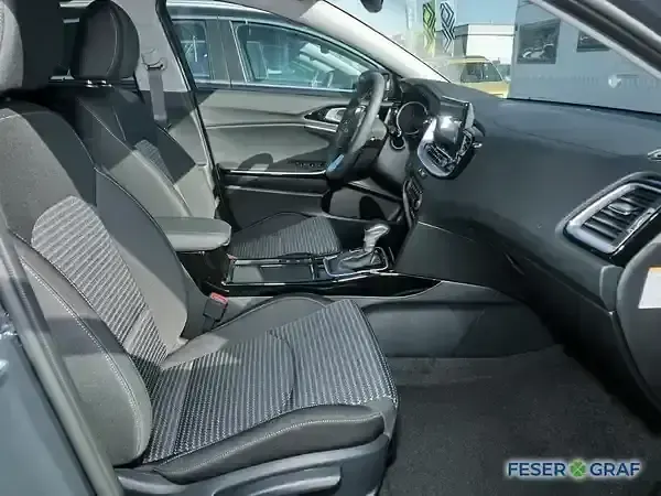 Gebraucht Kia Ceed 140 PS (102 kW) 2025 Lunarsilber metallic Kleinwagen