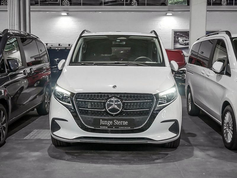 Gebraucht Mercedes V300 Style 237 PS (174 kW) 2024 Weiß Van / Kleinbus