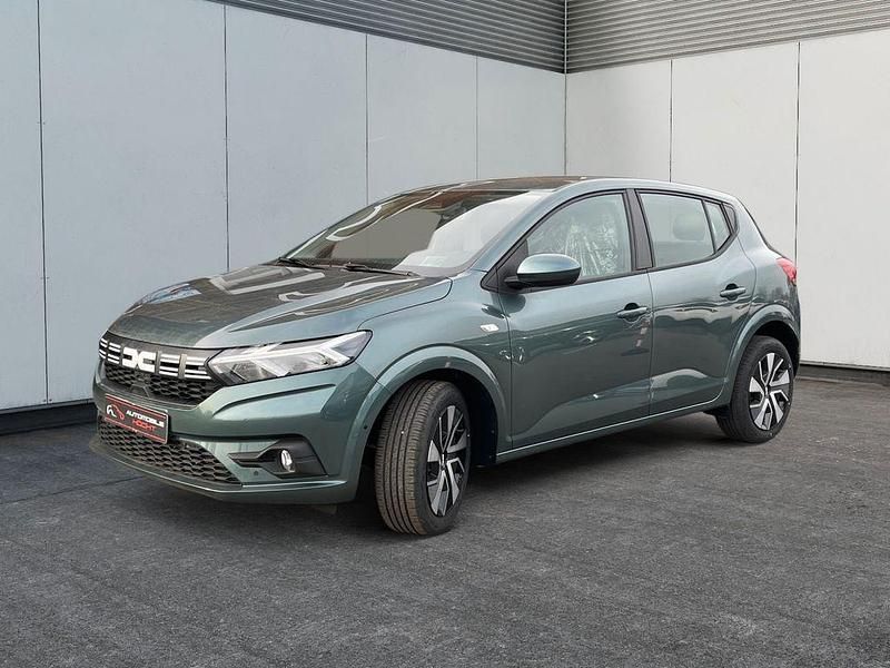 Grün Neu 2025 Dacia Sandero Expression SUV | 18.790 € - Bild 1/4