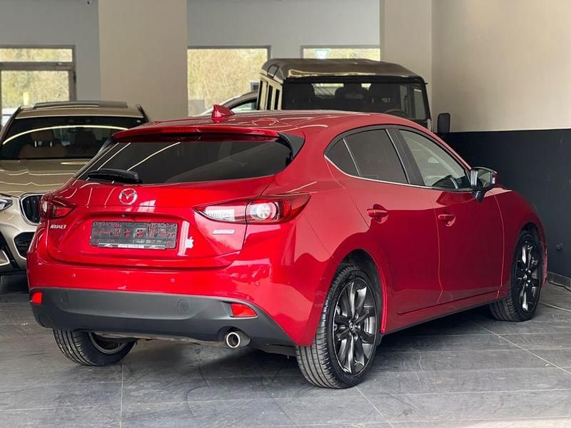 Gebraucht Mazda 3 Nakama 105 PS (77 kW) 2016 Rot Limousine