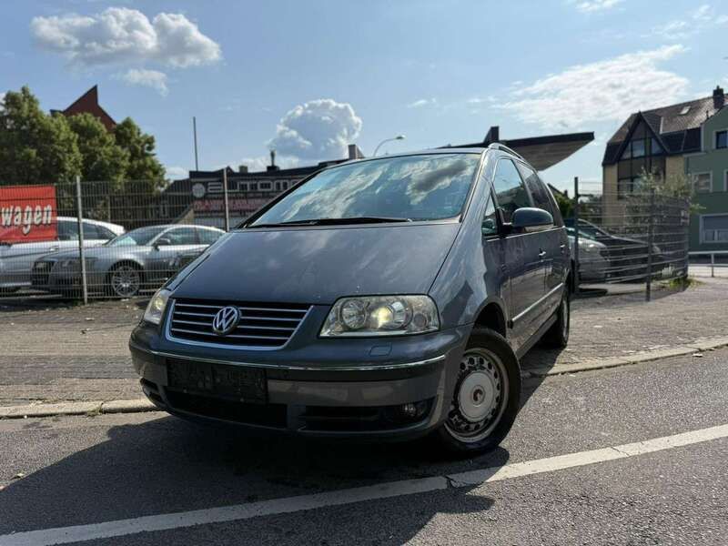 Grau Gebraucht 2008 VW Sharan Exclusive Van / Kleinbus | 6.490 € (Fairer Preis) - Bild 1/4