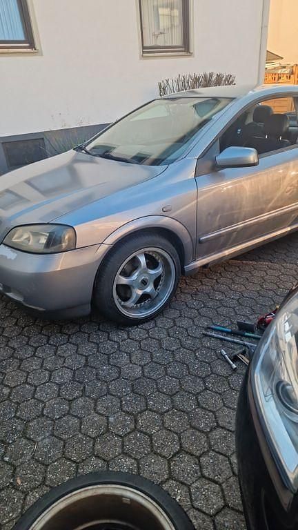 Grau Gebraucht 2004 Opel Astra Coupé | 700 € (Fairer Preis) - Bild 1/4
