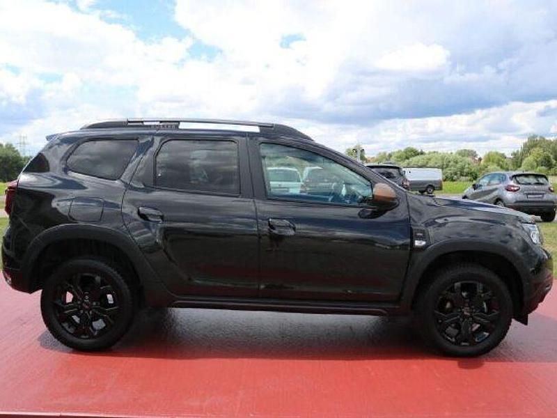 Schwarz Gebraucht 2023 Dacia Duster Extreme SUV | 25.390 € (Teuer) - Bild 1/4
