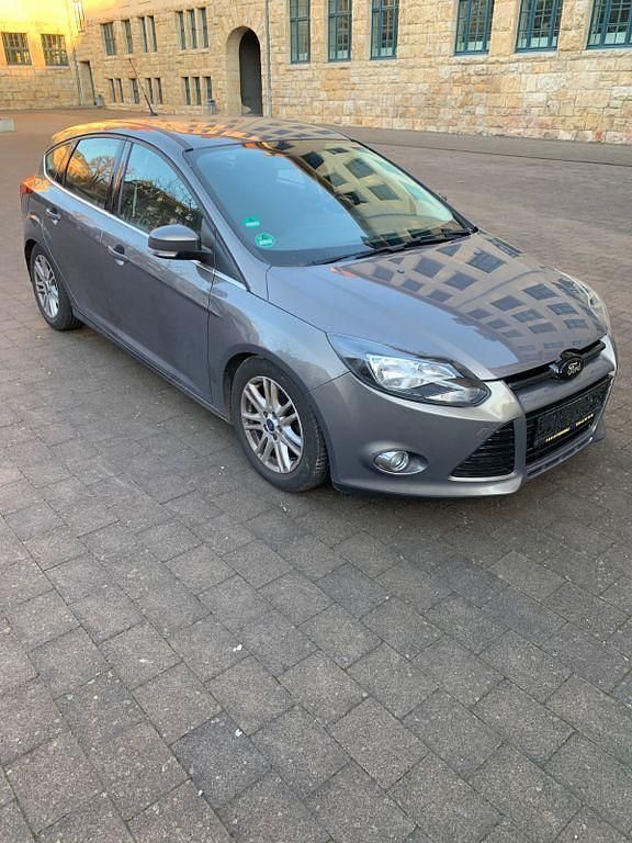 Gebraucht Ford Focus Titanium 101 PS (74 kW) 2012 Grau Limousine