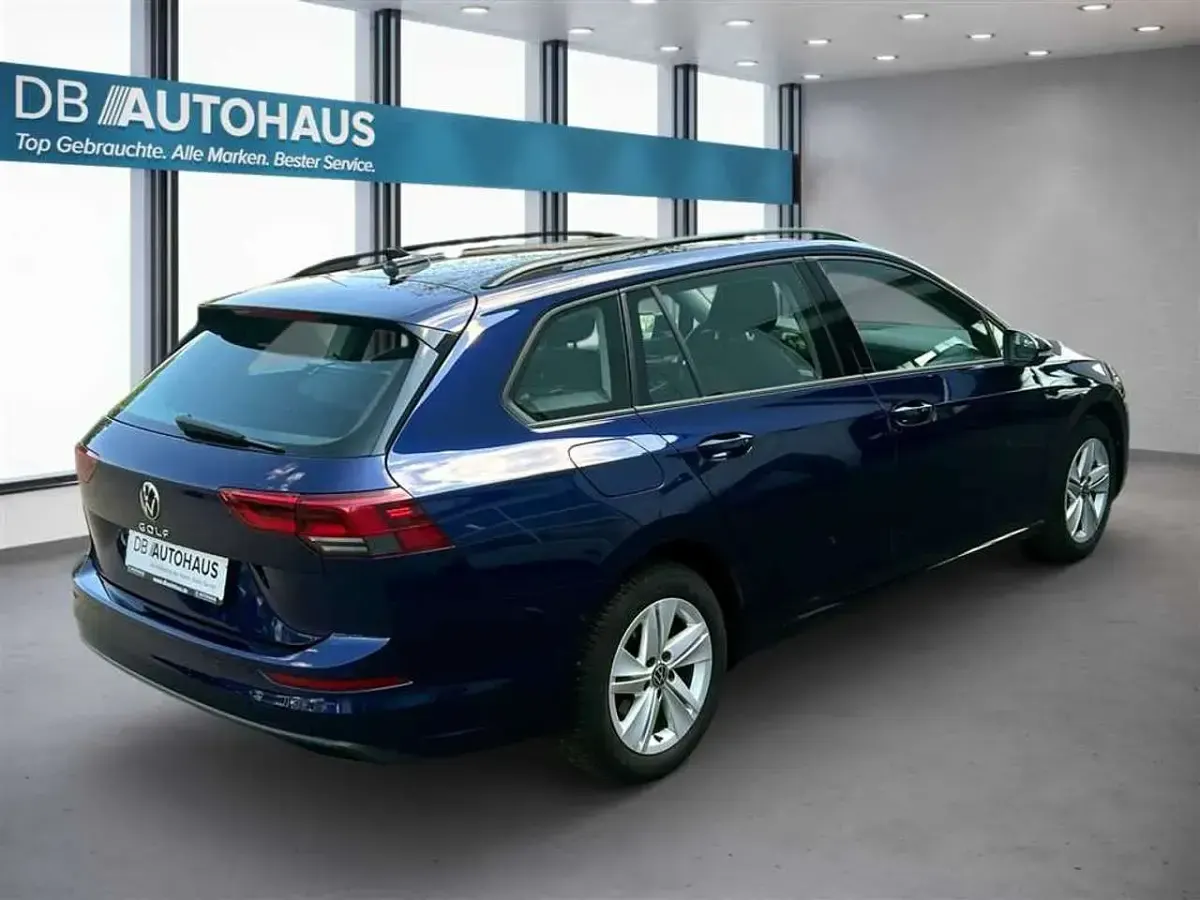 Gebraucht VW Golf VIII Life 116 PS (85 kW) 2024 Blau Kombi