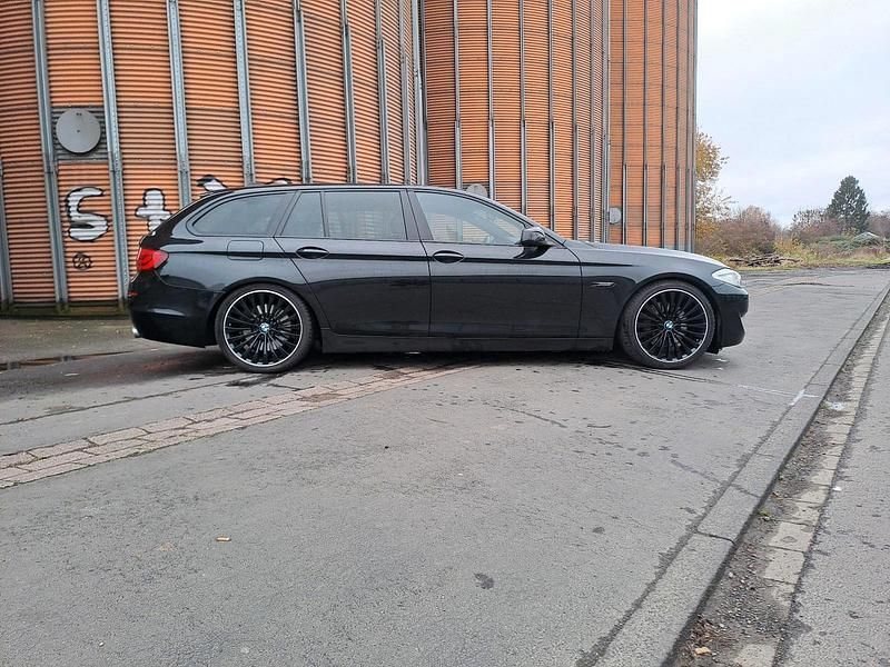 Schwarz Gebraucht 2012 BMW 535 Kombi | 12.800 € (Superpreis) - Bild 1/4