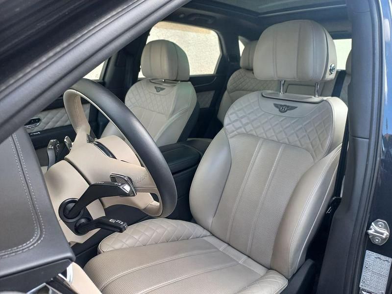Grau Gebraucht 2016 Bentley Bentayga SUV | 77.999 € - Bild 1/4
