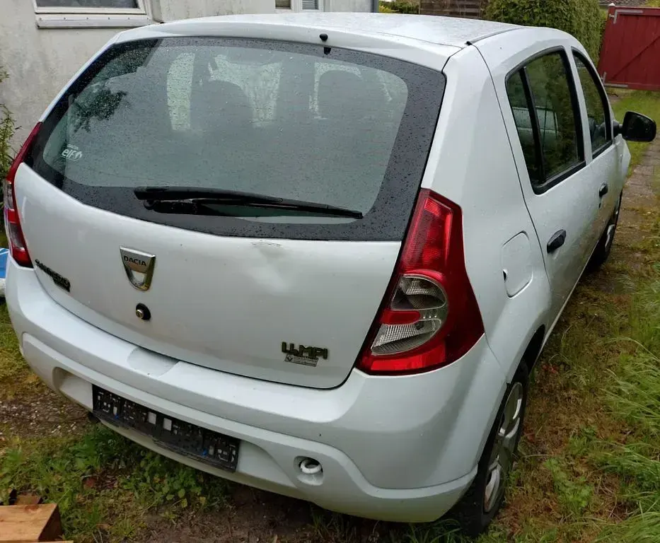 Gebraucht Dacia Sandero 75 PS (55 kW) 2009 Weiß Limousine
