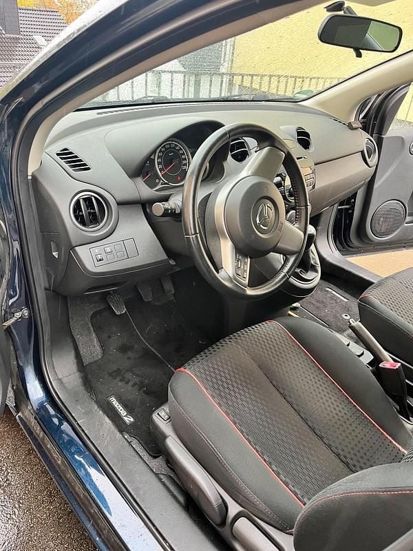 Second-hand Mazda 2 75 CP (55 kW) 2014 Albastru Hatchback