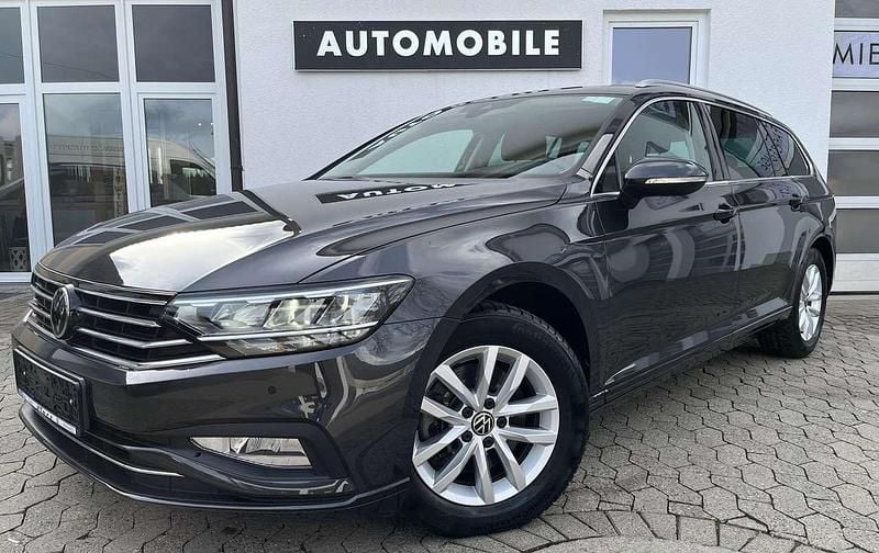 Mangangrau metallic Gebraucht 2023 VW Passat Business Kombi | 28.479 € (Fairer Preis) - Bild 1/4