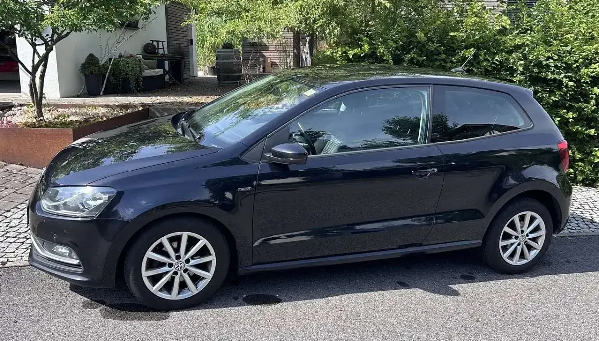 Gebraucht VW Polo LOUNGE 90 PS (66 kW) 2015 Schwarz Limousine
