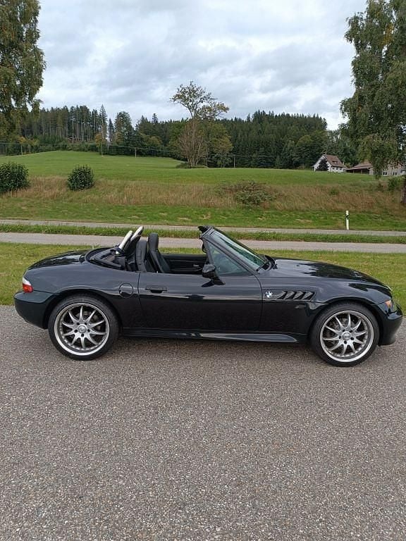 Schwarz Gebraucht 1998 BMW Z3 Sport Line Cabrio | 6.999 € (Guter Preis) - Bild 1/4