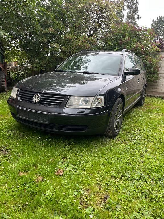Schwarz Gebraucht 2000 VW Passat Kombi | 1.900 € (Guter Preis) - Bild 1/4