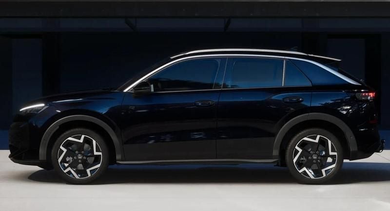 Neu VW T-Roc R-line 150 PS (110 kW) 2026 Schwarz metallic SUV