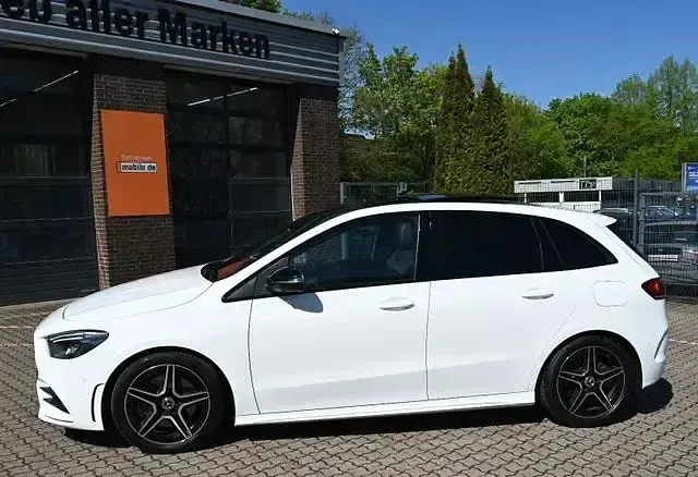 Gebraucht Mercedes B220 AMG line 190 PS (139 kW) 2019 Weiß Van / Kleinbus