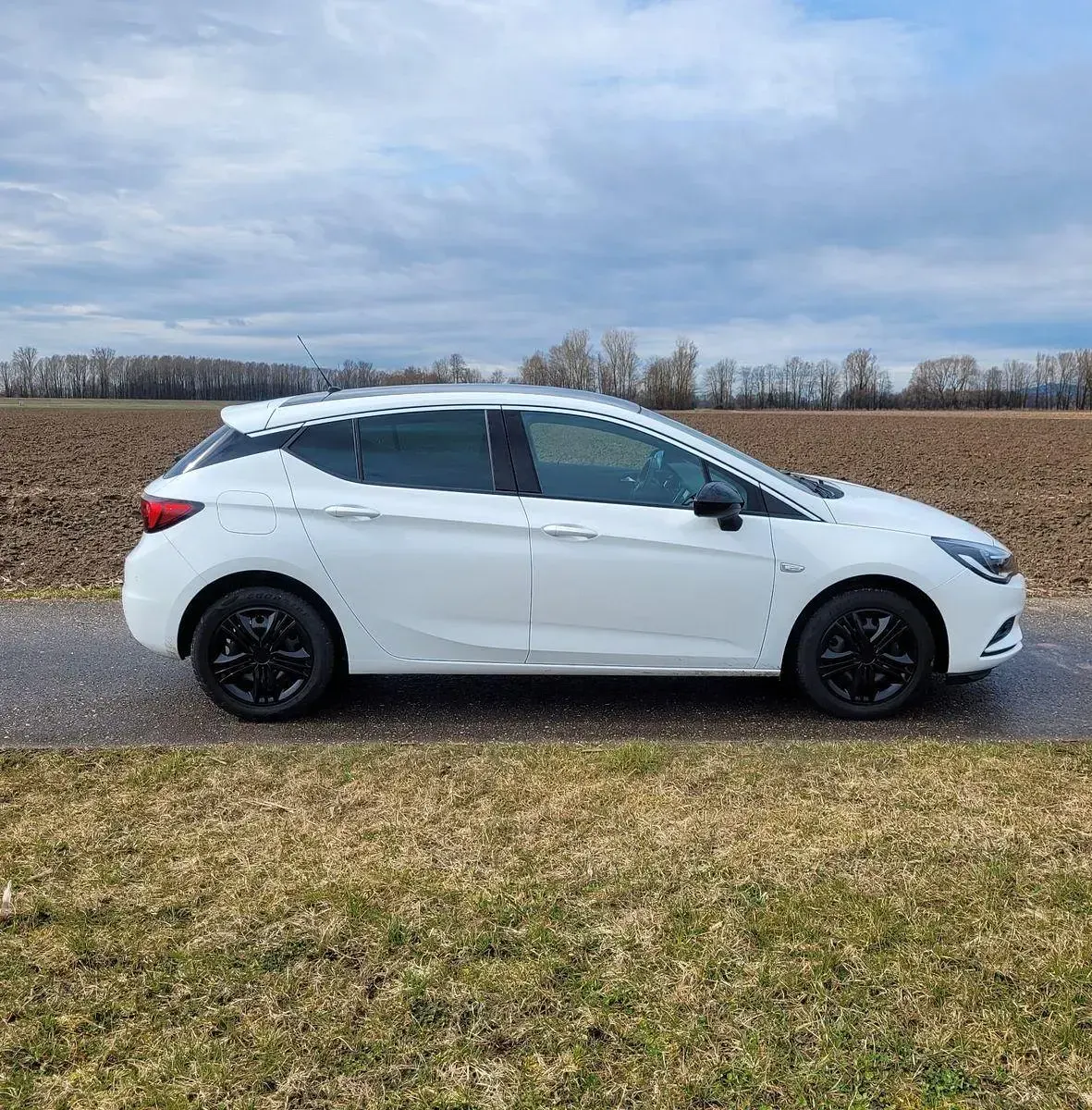 Gebraucht Opel Astra Dynamic 125 PS (91 kW) 2019 Weiß Limousine
