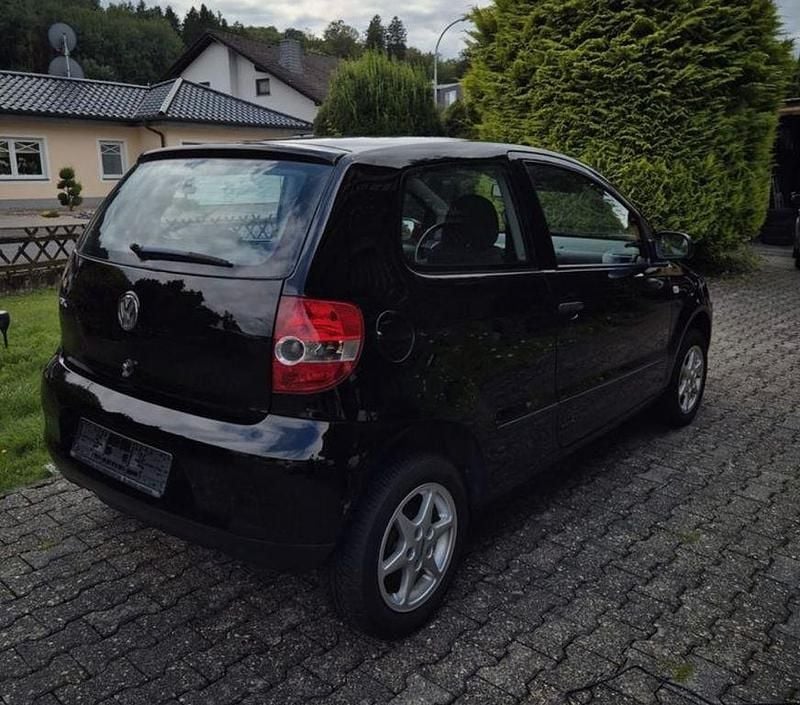 Gebraucht VW Fox 54 PS (39 kW) 2005 Schwarz Kleinwagen