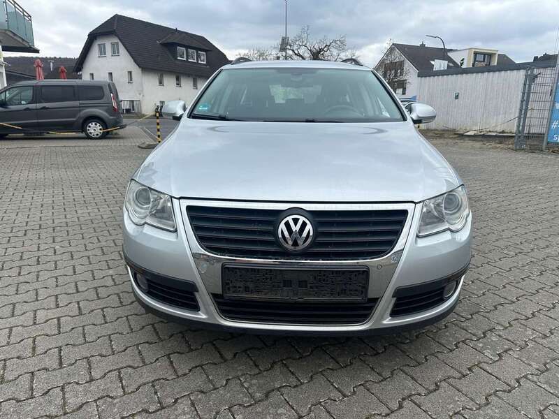 Silber Gebraucht 2008 VW Passat Comfortline Kombi | 699 € (Superpreis) - Bild 1/4