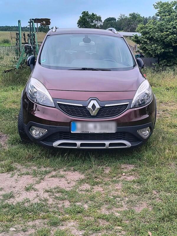 Rot Gebraucht 2014 Renault Scénic III Bose Edition Van / Kleinbus | 6.700 € (Fairer Preis) - Bild 1/4