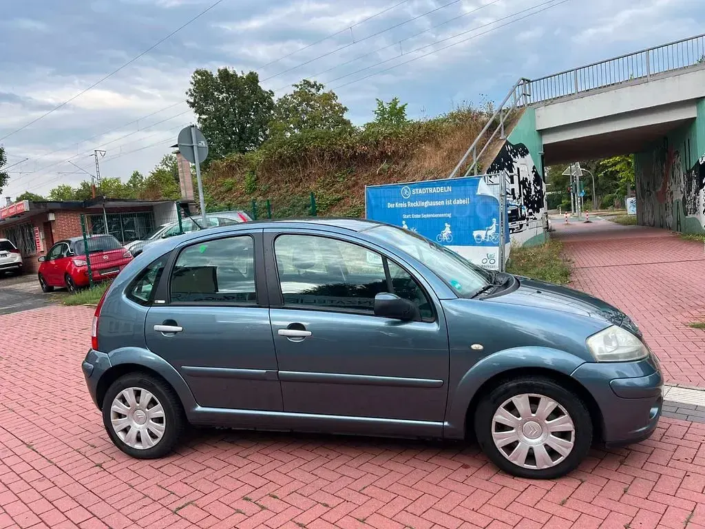 Gebraucht Citroën C3 Advance 68 PS (50 kW) 2008 Blau Limousine