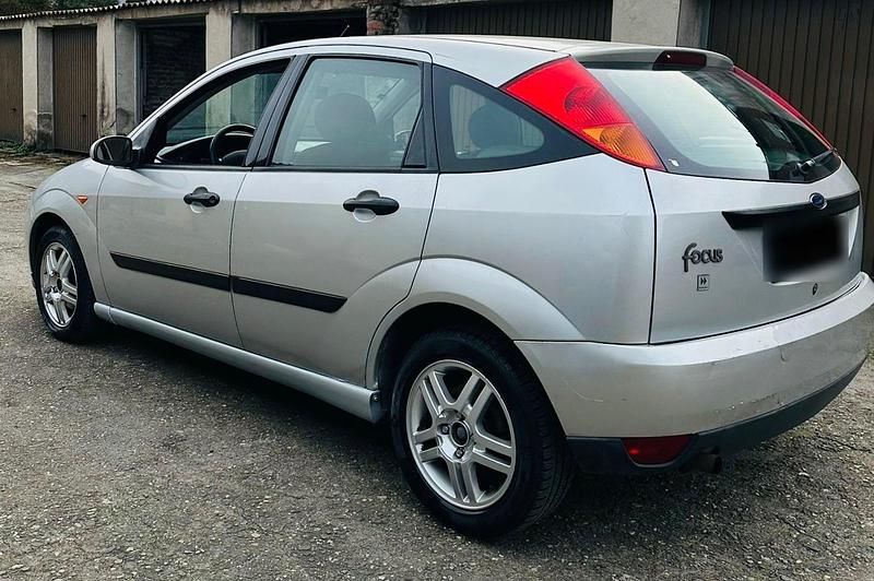 Gebraucht Ford Focus 75 PS (55 kW) 2000 Silber Limousine