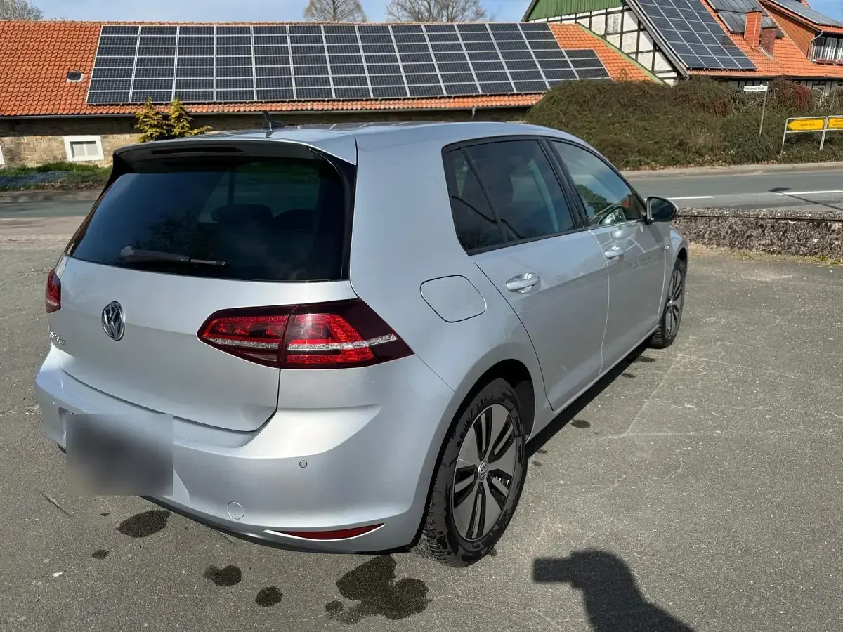 Gebraucht VW e-Golf 85 kW (116 PS) 2016 Silber Kleinwagen