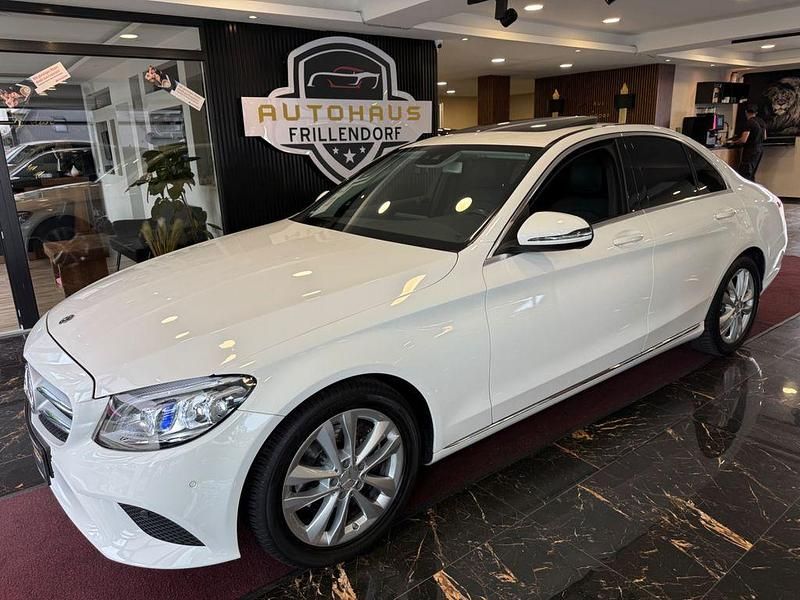 Weiß Gebraucht 2019 Mercedes C200 Limousine | 21.950 € (Guter Preis) - Bild 1/4