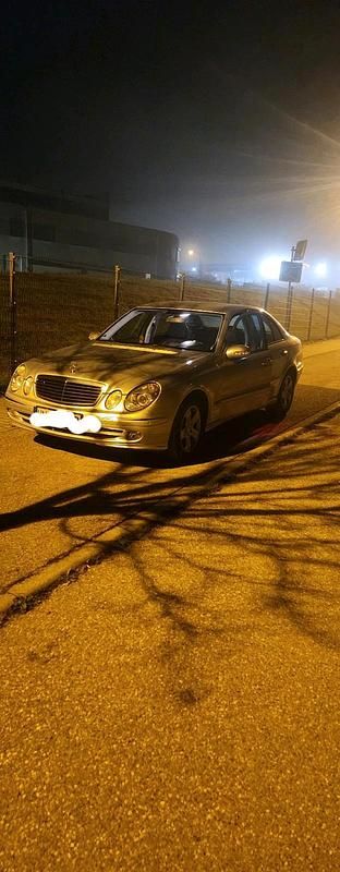 Usata Mercedes E280 236 CV (173 kW) 2006 Argento Berlina