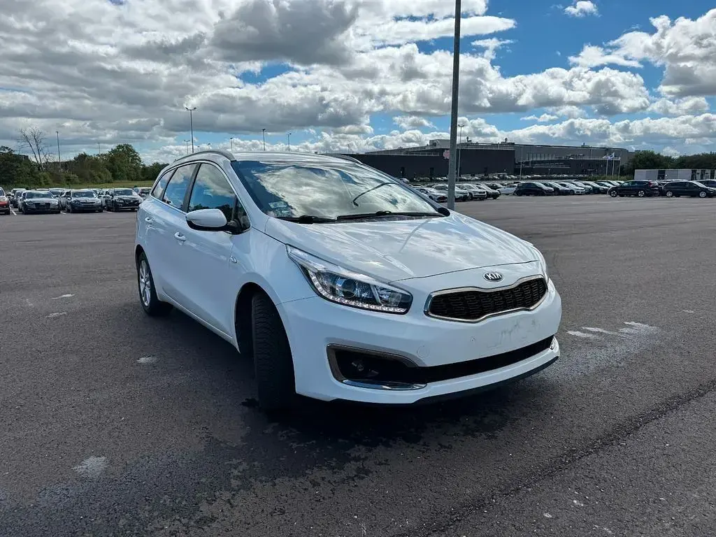 Gebraucht Kia Ceed Spirit 136 PS (100 kW) 2017 Weiß Kleinwagen