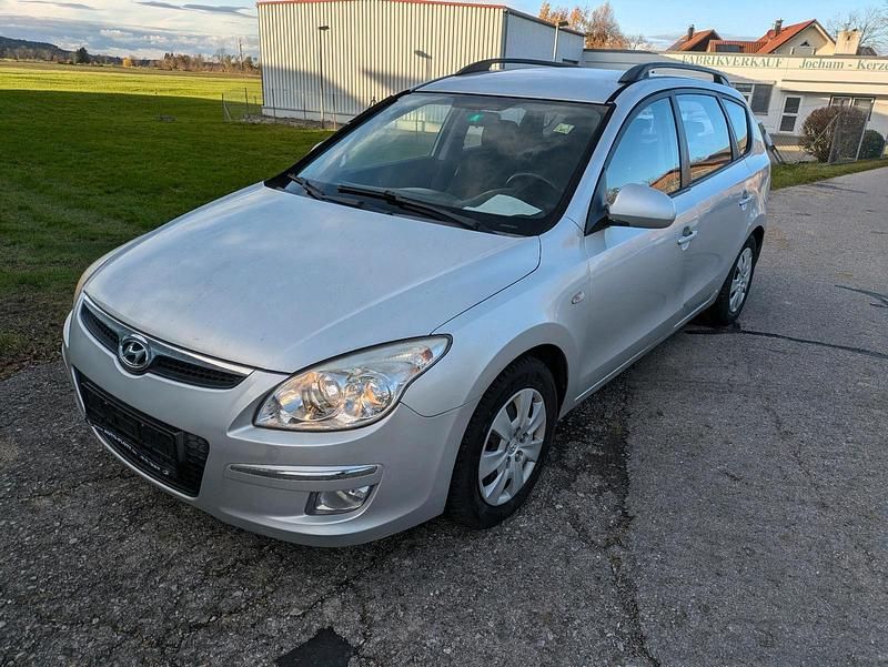 Gebraucht Hyundai i30 90 PS (66 kW) 2009 Silber Kombi