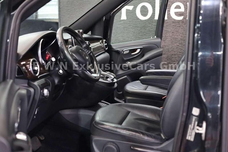 Gebraucht Mercedes V200 Avantgarde 190 PS (139 kW) 2017 Obsidianschwarz metallic Van / Kleinbus