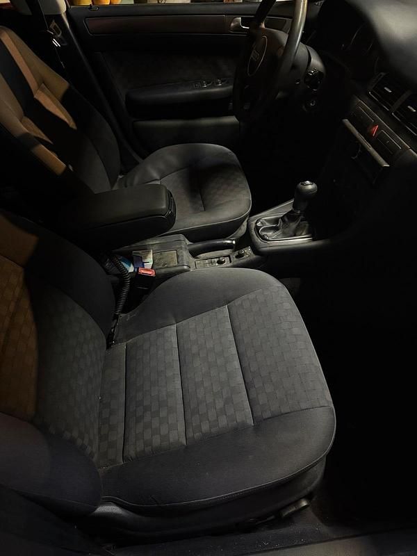 Gebraucht Audi A6 150 PS (110 kW) 2004 Blau Kombi