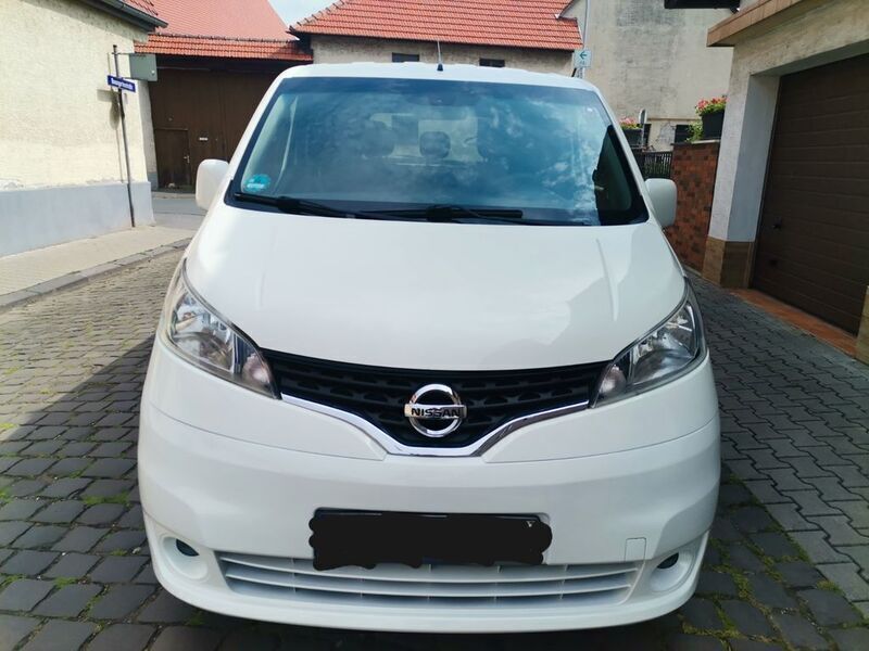Weiß Gebraucht 2018 Nissan Evalia Tekna Van / Kleinbus | 11.799 € (Guter Preis) - Bild 1/4