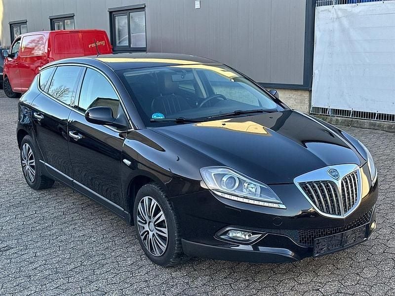 Gebraucht Lancia Delta 140 PS (102 kW) 2011 Schwarz Kleinwagen