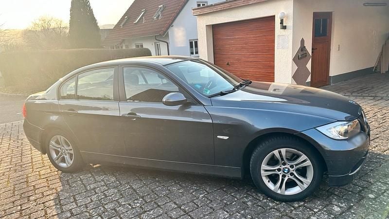 Gebraucht BMW 318 143 PS (105 kW) 2007 Grau Limousine