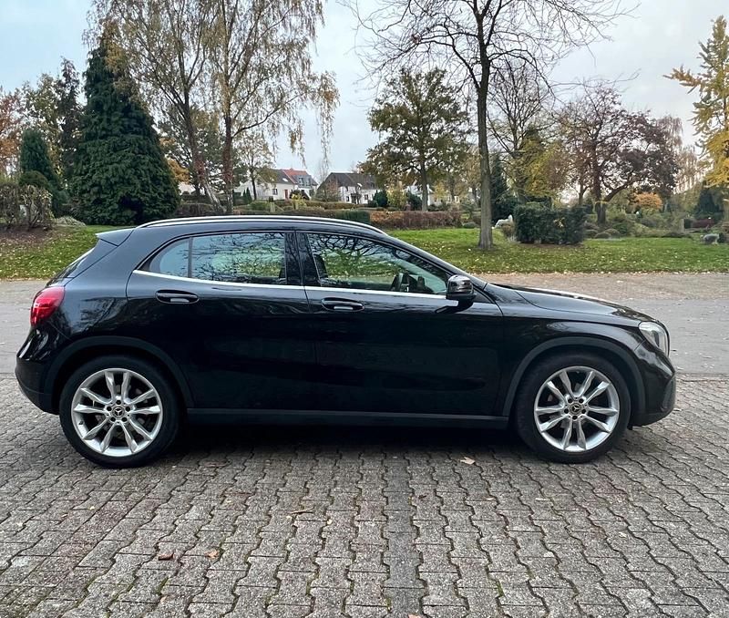 Gebraucht Mercedes GLA200 156 PS (114 kW) 2018 Schwarz SUV
