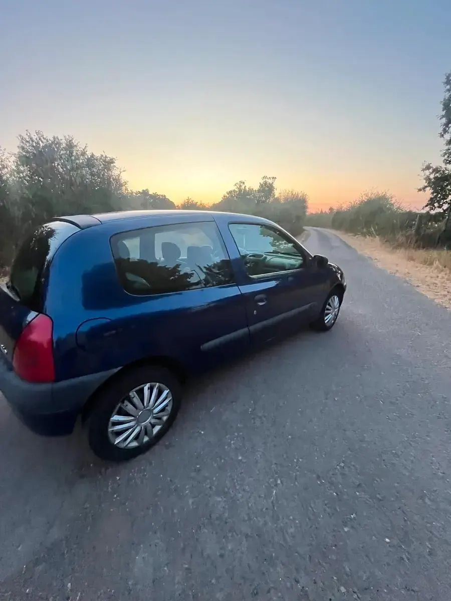 Gebraucht Renault Clio 60 PS (44 kW) 2001 Blau Kleinwagen