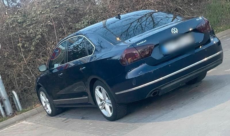 Gebraucht VW Passat 140 PS (102 kW) 2014 Blau Limousine