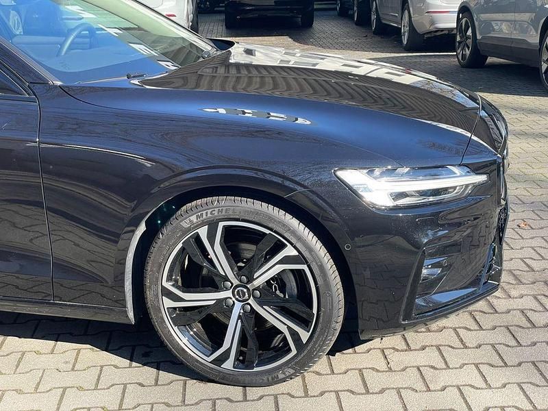 Gebraucht Volvo V60 Plus 197 PS (144 kW) 2025 Schwarz Kombi
