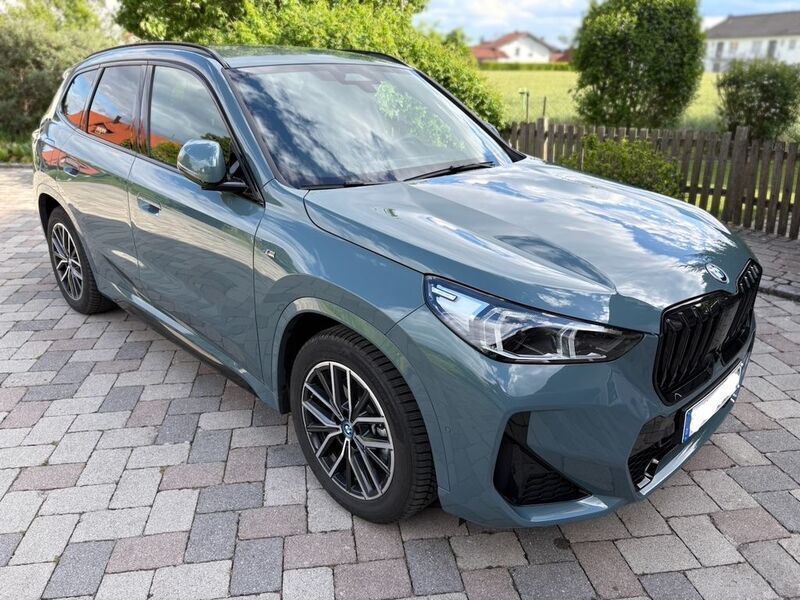Grün Gebraucht 2024 BMW X1 Shadowline SUV | 44.700 € (Fairer Preis) - Bild 1/4
